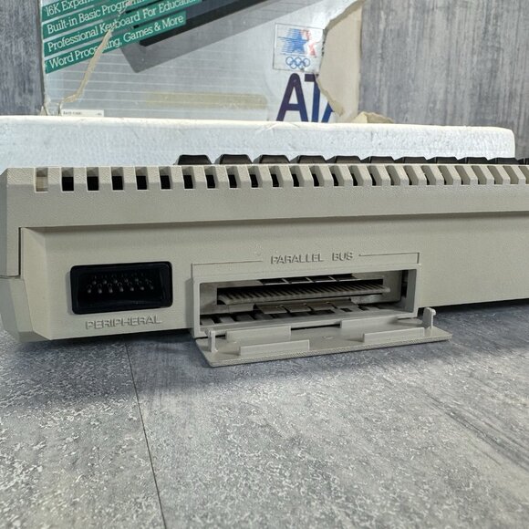 Atari 600XL Home Computer Bundle In Box Fully Tested Working Box Damage - Picture 8 of 16